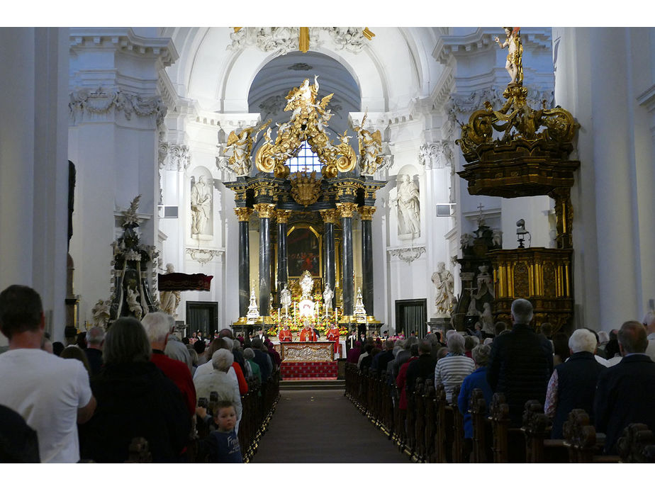 Abschlussvesper der Bischofskonferenz mit Austeilung des Bonifatiussegens (Foto: Karl-Franz Thiede)